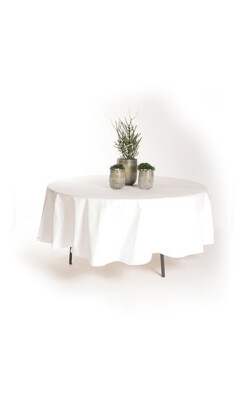 Runder Tisch mit Decke